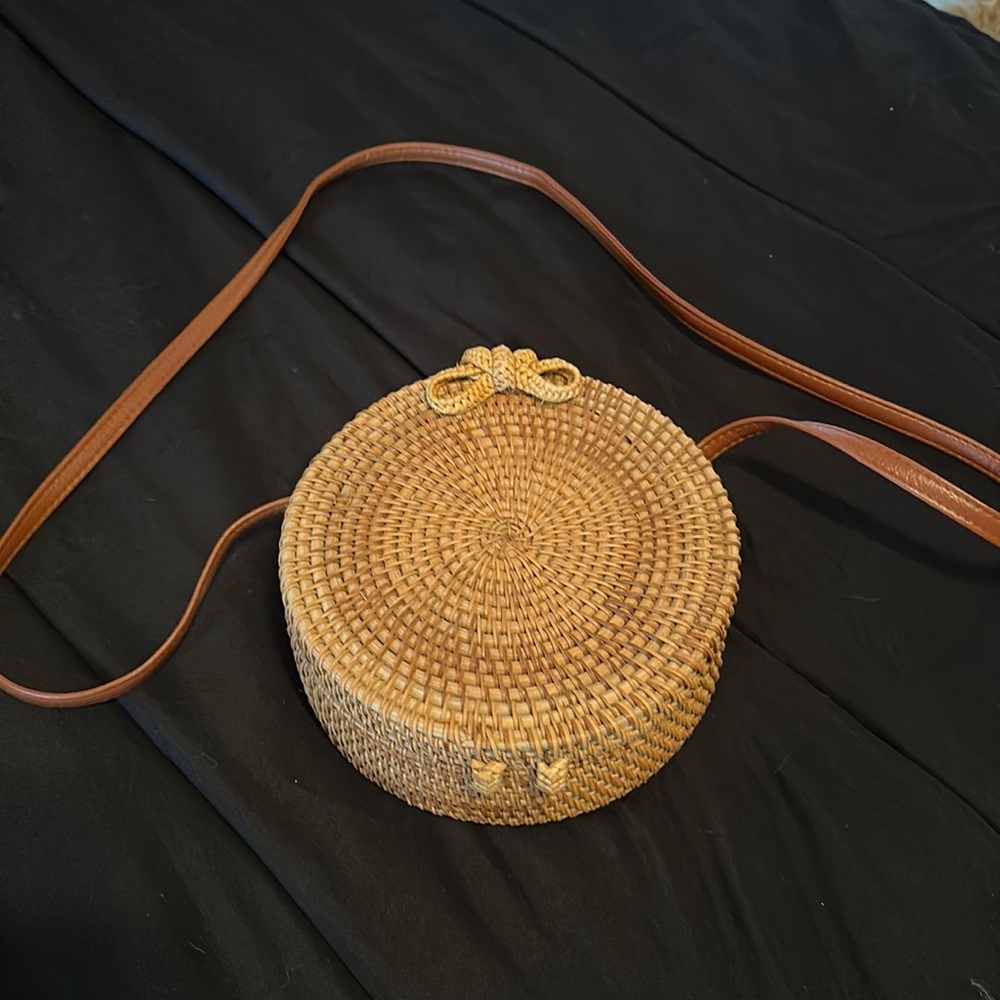Excellent condition round rattan wicker purse